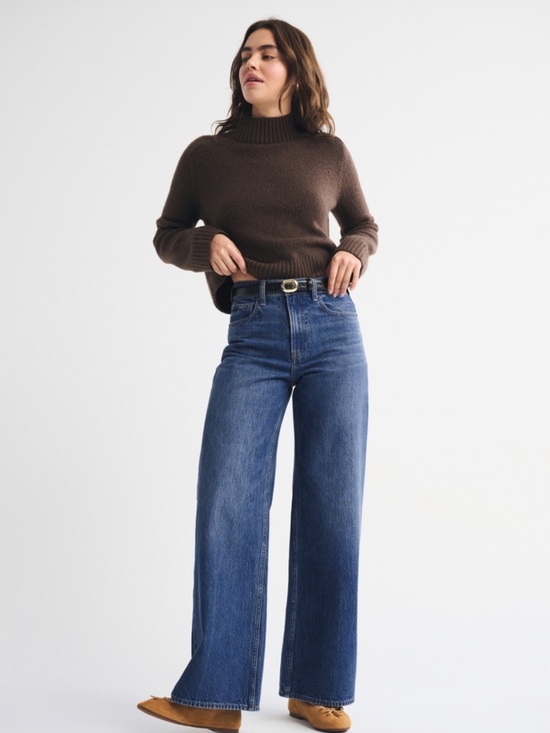 Abercrombie & Fitch Denim - Abercrombie & Fitch Women's Straight Leg Jeans in Dark Blue